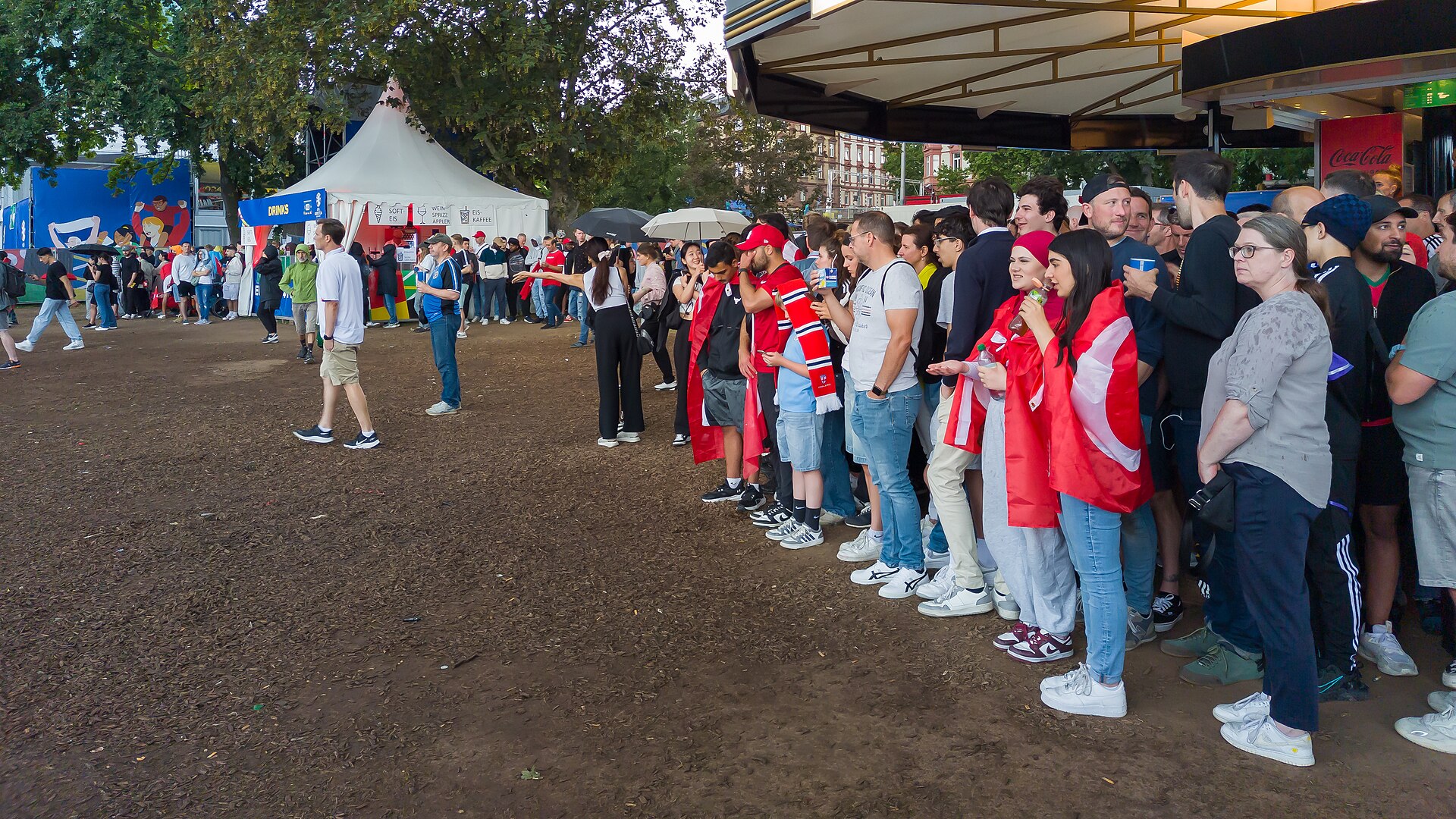 赛程 · 乐玩 App 界面示意